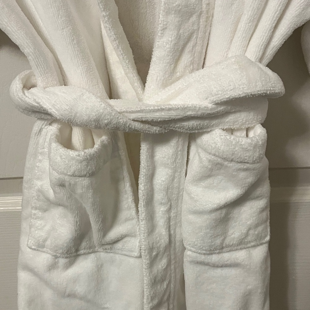 The Plaza Hotel Girl’s White Plush Bathrobe with Gold Logo - Picture 3 of 8
